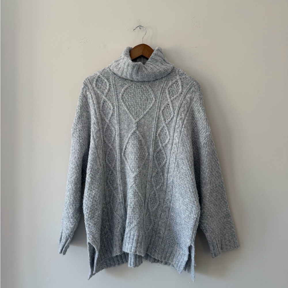 Aerie Light Gray Oversized Cable Knit Turtleneck Sweater Slouchy Fit Size Medium - Picture 2 of 9